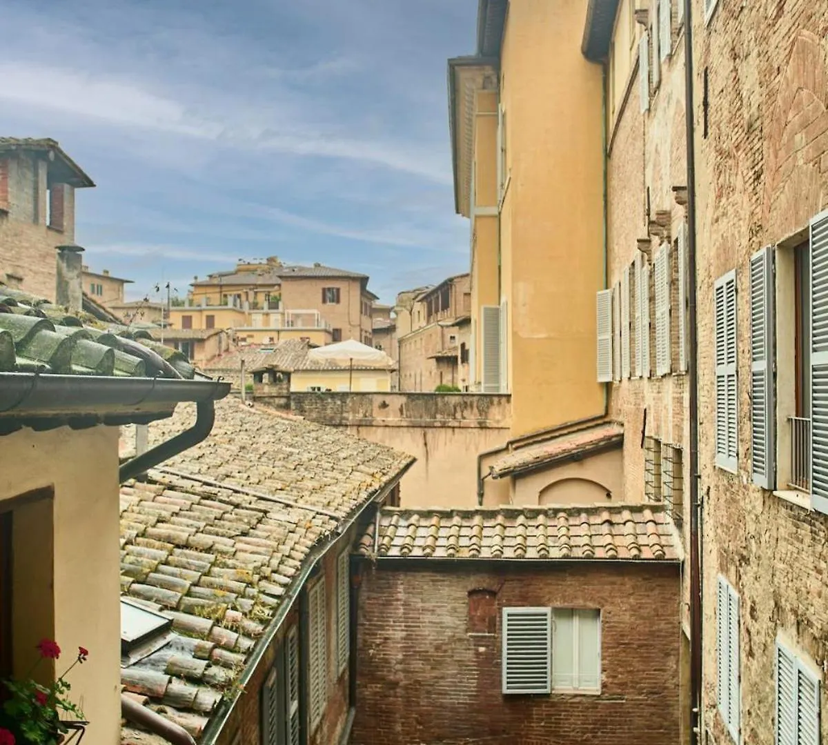 La Torre Historic Charm On The Main Corso Apartment Siena Italy