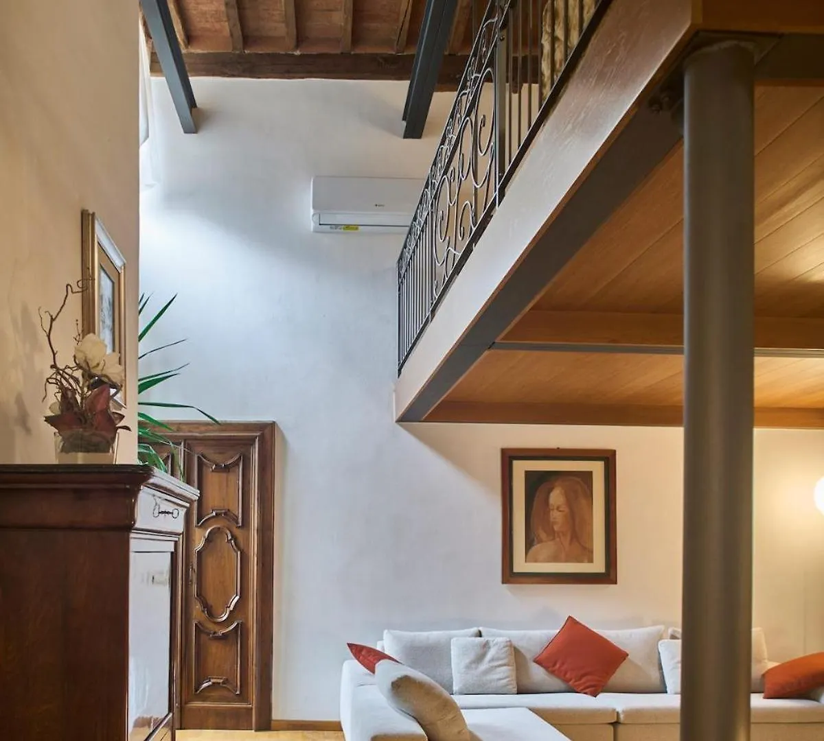 La Torre Historic Charm On The Main Corso Apartment Siena